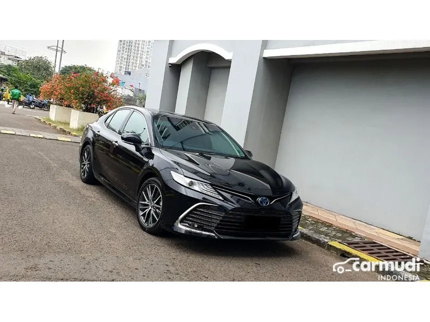 2022 Toyota Camry Hybrid Sedan