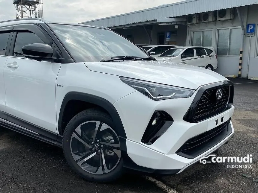 2025 Toyota Yaris Cross S HV with GR Parts Aero Pkg(Prem Clr) SUV