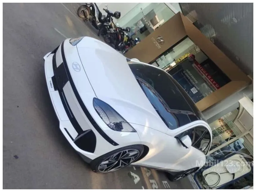 2023 Hyundai IONIQ 6 Signature Long Range Sedan