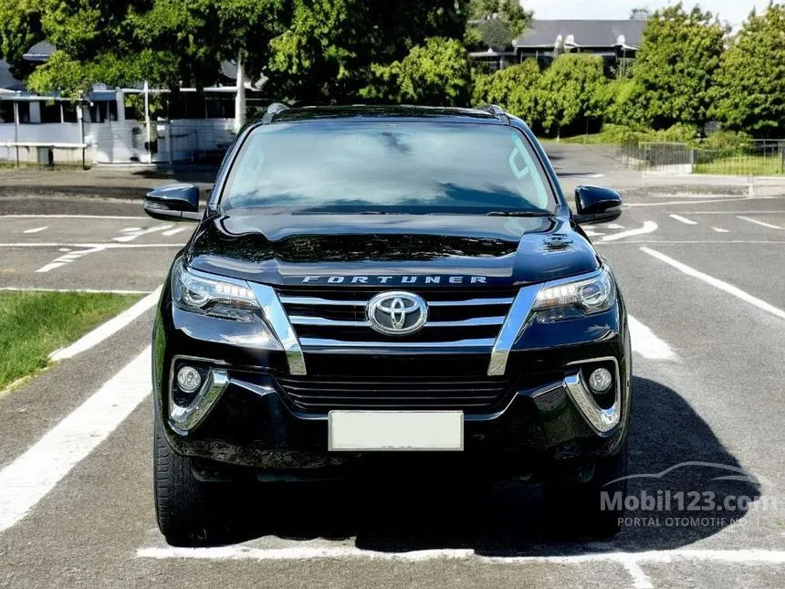 Jual Mobil Toyota Fortuner 2018 VRZ 4X2 2.4 di Jawa Timur Automatic SUV Hitam Rp 390.000.000