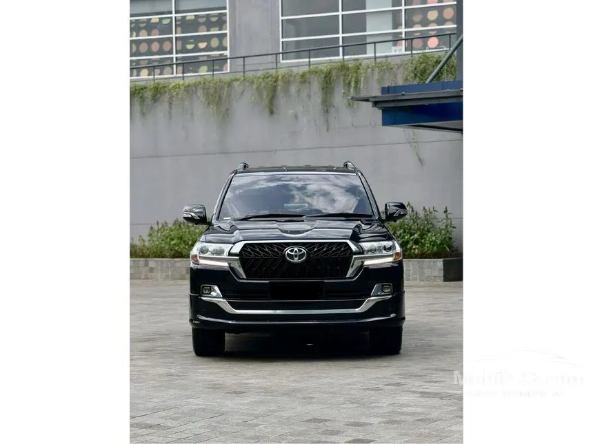 2014 Toyota Land Cruiser 200 Full spec SUV