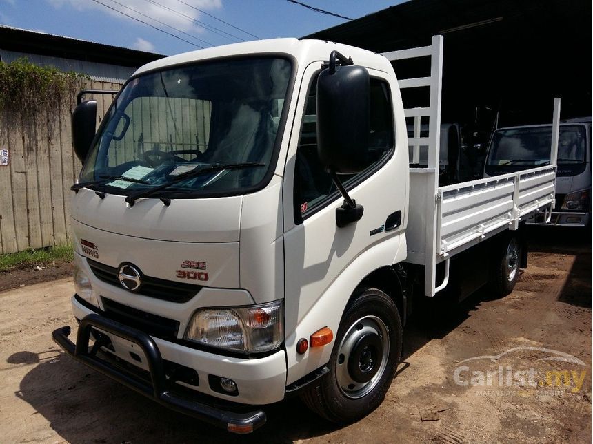 Toyota hino 300