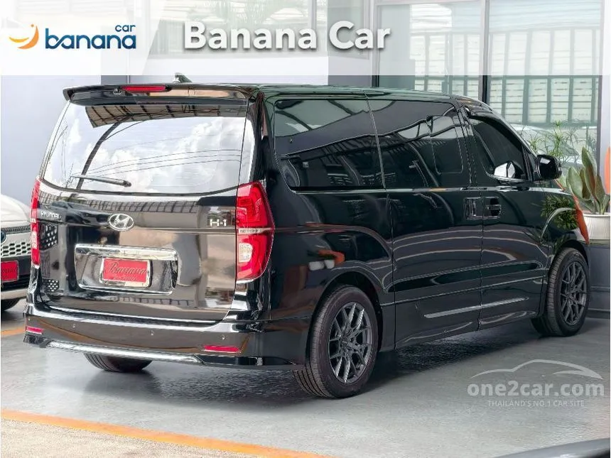 2022 Hyundai H-1 Elite Van