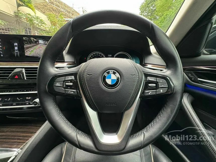 2018 BMW 520i Luxury Sedan