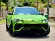 2021 Lamborghini Urus *PEARL CAPSULE* 4.0 V8 //Signature Verde Mantis Green//AKRAPOVIC Exhaust// Massage Seat// Full Carbon Fibre & Alcantara//