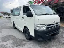 2013 Toyota Hiace 2.5 low roof Window Van