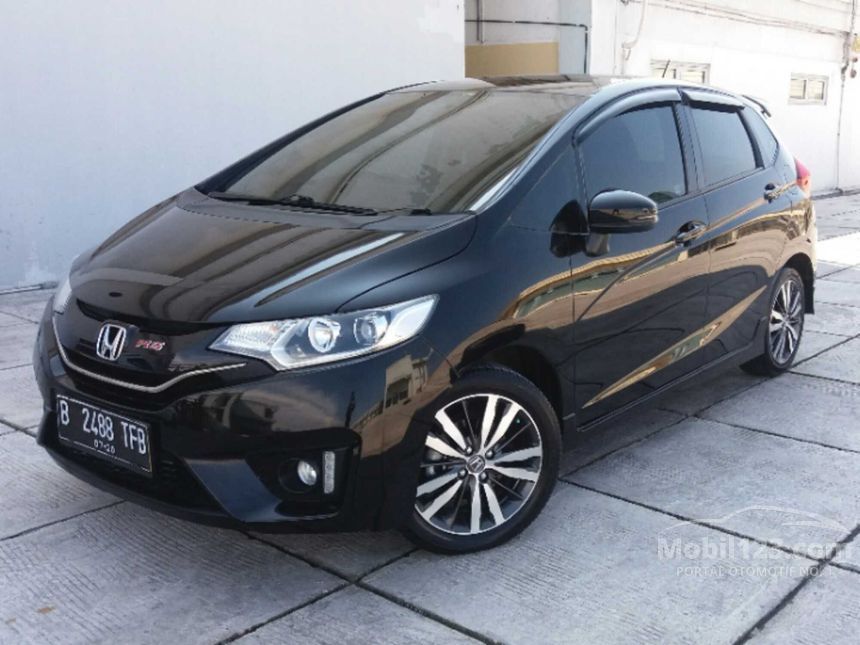 mobil honda jazz hitam