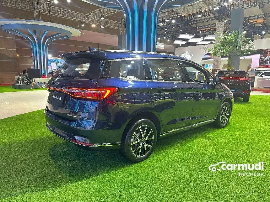 2026 BYD M6 Superior Captain 6-seater MPV