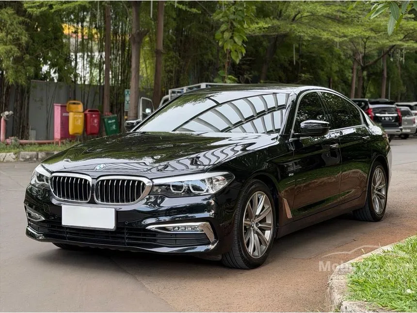 2018 BMW 520i Luxury Sedan