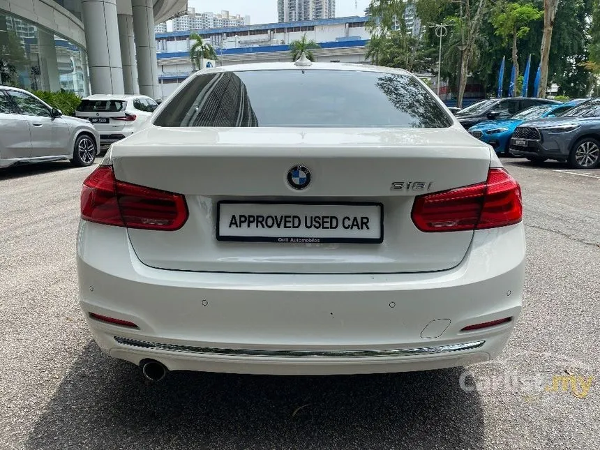 2019 BMW 318i Luxury Sedan