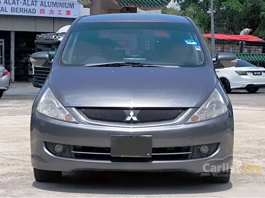 2009 Mitsubishi Grandis MPV