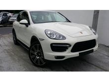 2012 Porsche Cayenne 4.8 Turbo SUV ** No Gst ** Airmatic ** Burmester ** Akrapovic Exhaust ** Sport Chrono ** Facelfit Lamp ** 2 tone Interior
