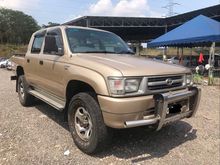 2002 Toyota Hilux 2.8 SR Pickup Truck