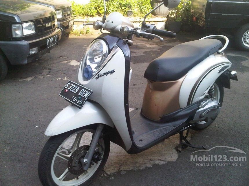 Harga Motor  Honda Scoopy  Second Tahun  2010  