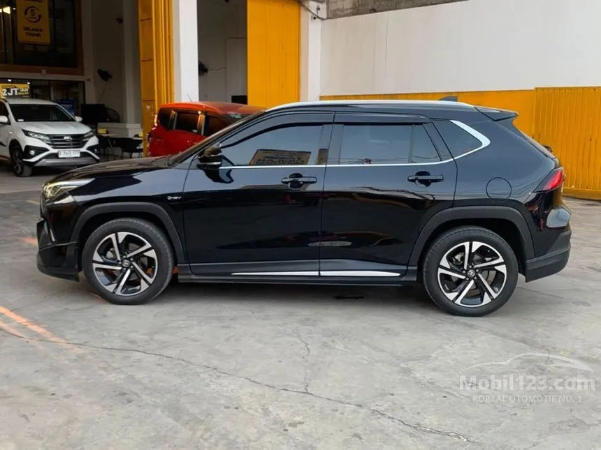 2023 Toyota Yaris Cross S HV (2 Tone) SUV