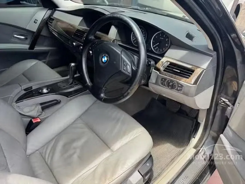 2005 BMW 523i Sedan