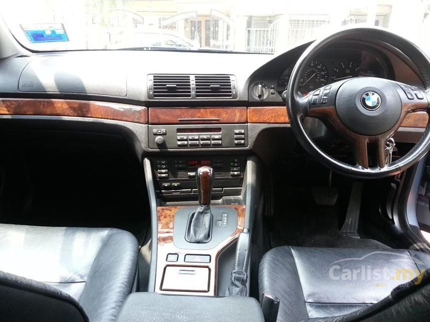 2002 BMW 525i Sedan