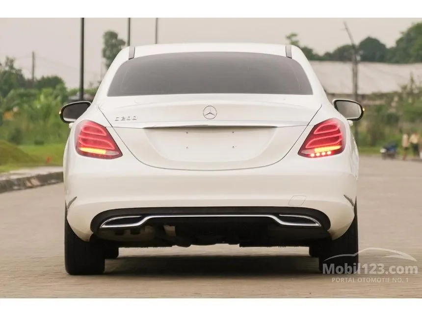 2014 Mercedes-Benz C200 Avantgarde CBU Sedan