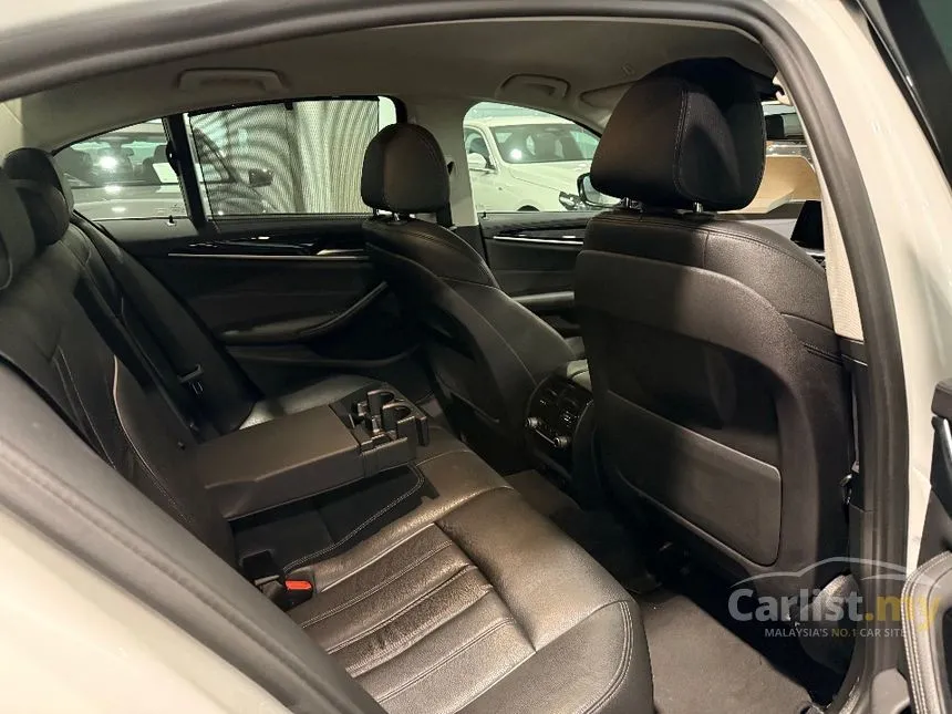 2019 BMW 520i Luxury Sedan
