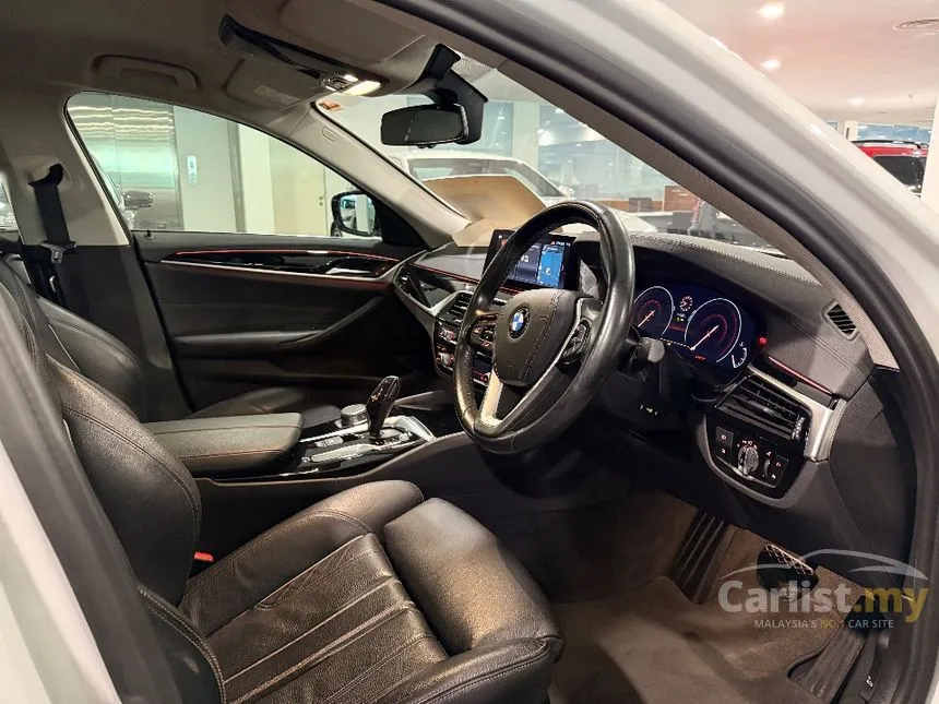 2019 BMW 520i Luxury Sedan