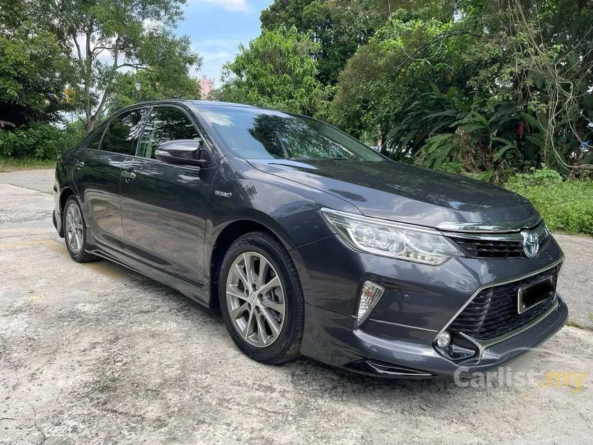 2017 Toyota Camry Hybrid Luxury Sedan