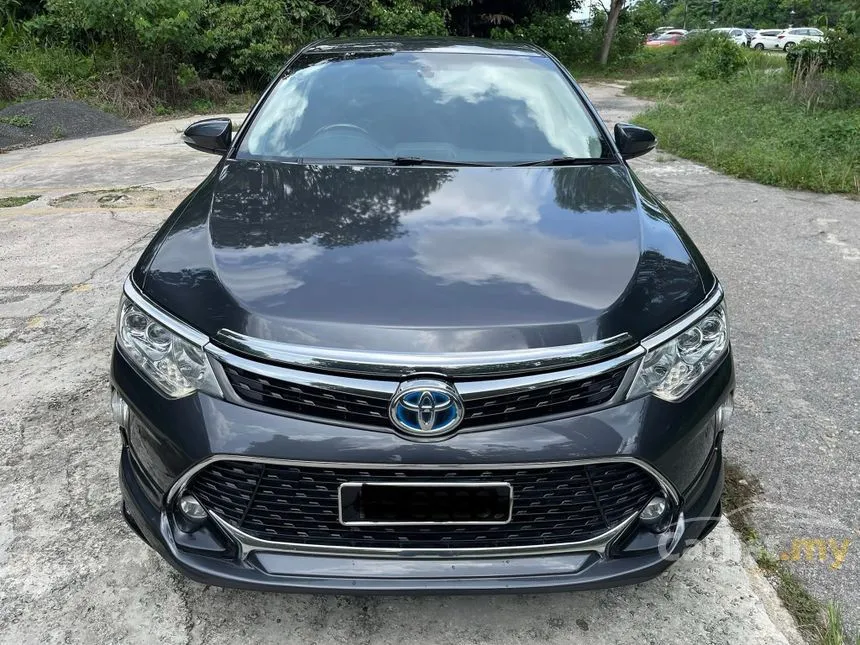 2017 Toyota Camry Hybrid Luxury Sedan