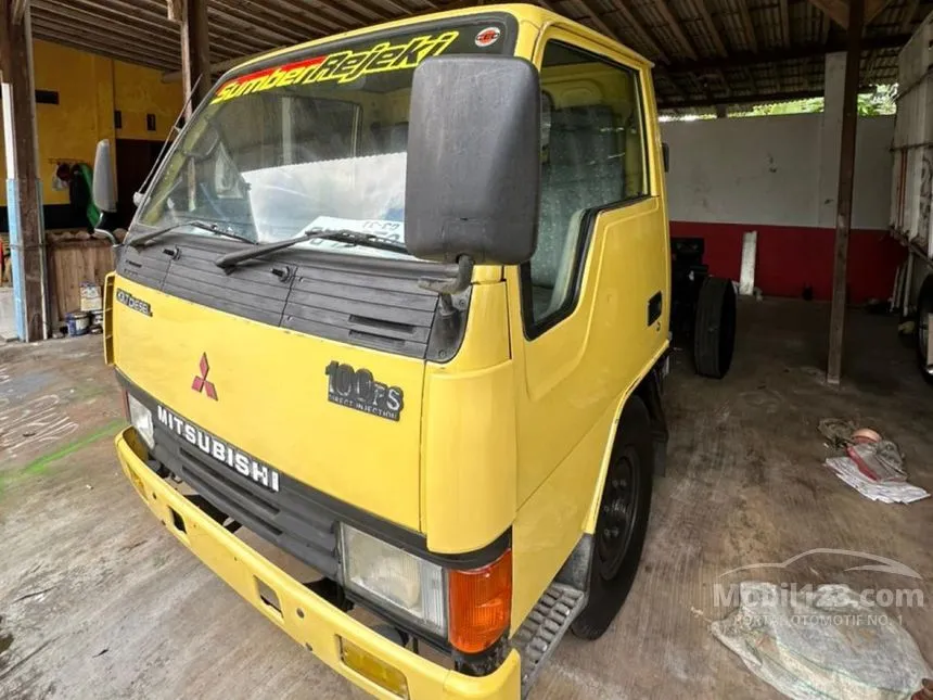 2005 Mitsubishi Colt Diesel FE304 Truck