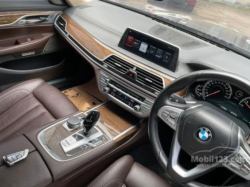 2017 BMW 730Li G12 Sedan
