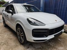 2018 Porsche Cayenne Turbo 4.0 White (PASM, Memory Seat, Bose Sound, Reverse Cam, Sport Chrono, PDLS, Soft Close Door, PAS, Keyless, Red INT)