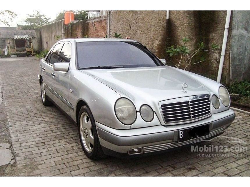 Jual Mobil Mercedes Benz E230 1996 W210 2 3 Manual 2 3 Di Jawa Barat Manual Sedan Silver Rp 77 000 000 3389937 Mobil123 Com