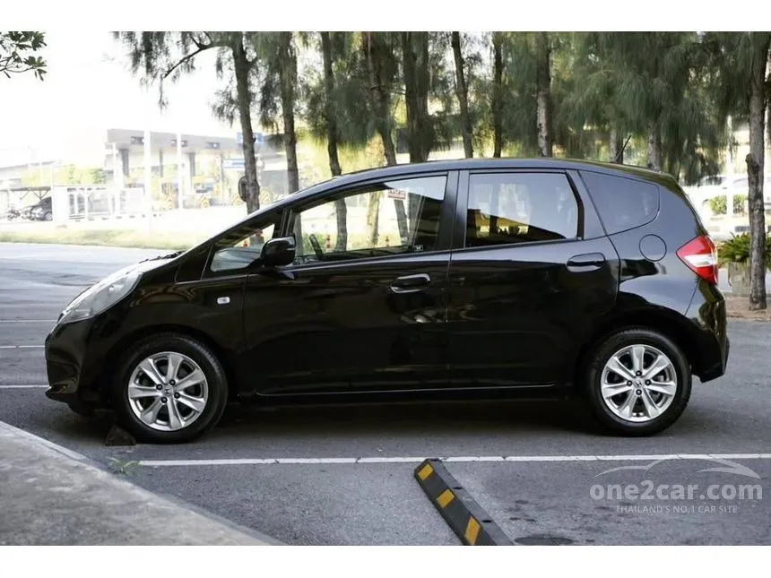 2013 Honda JAZZ V Hatchback