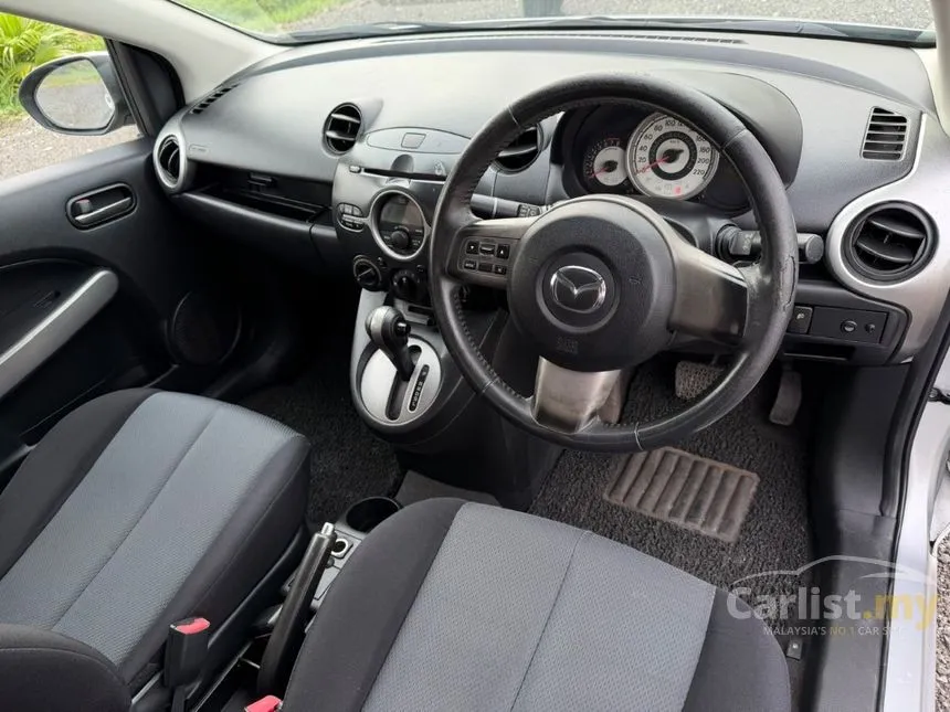 2010 Mazda 2 V Sedan