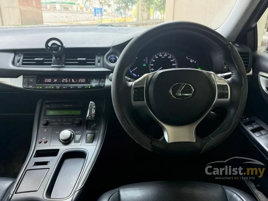 2013 Lexus CT 200h Luxury Hatchback