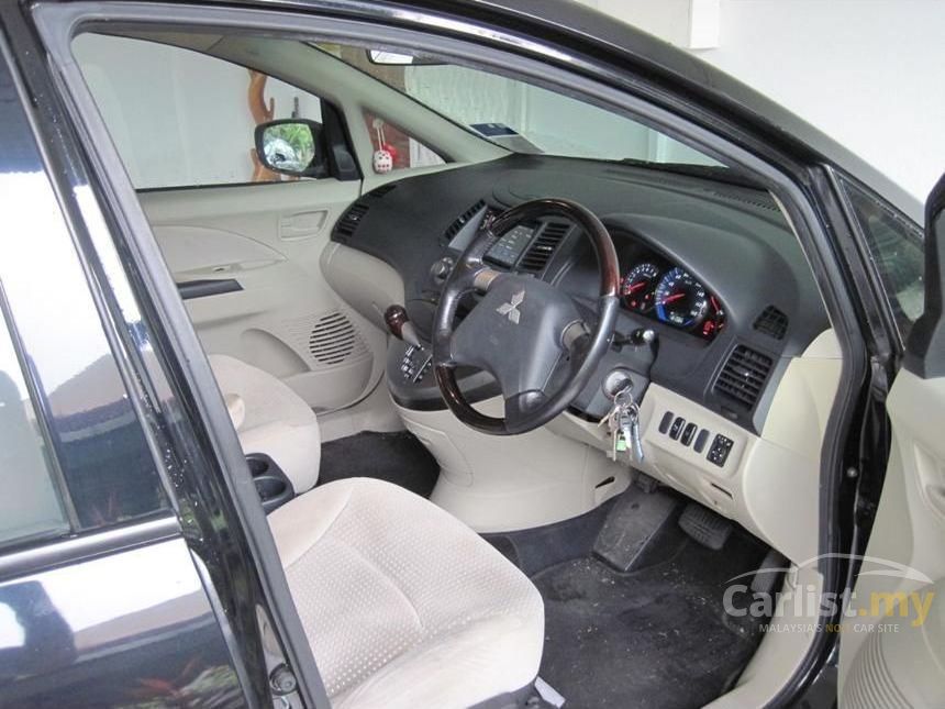 2006 Mitsubishi Grandis MPV