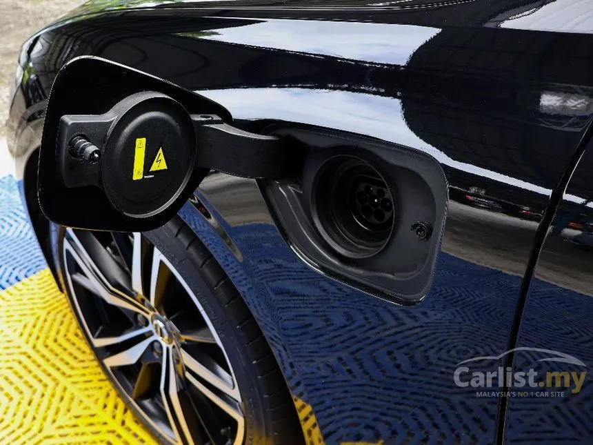2022 Volvo S60 Recharge T8 R-Design Sedan