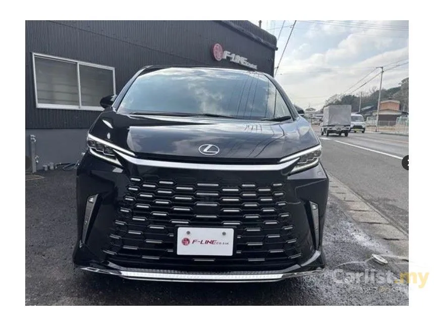 2024 Lexus LM 500h Version L 6 Seater MPV