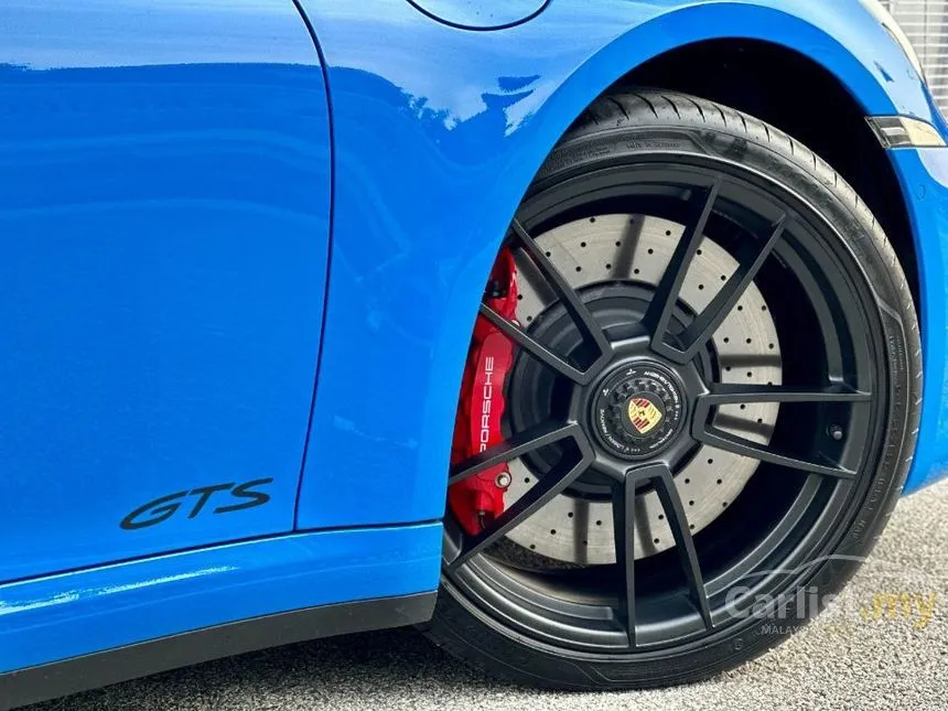 2023 Porsche 911 Targa 4 GTS Convertible