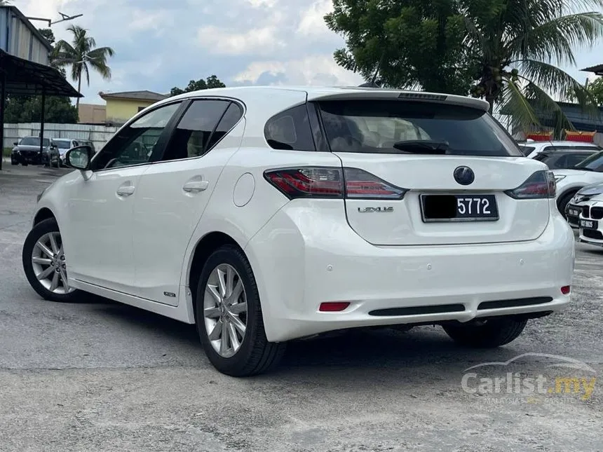 2013 Lexus CT 200h Luxury Hatchback