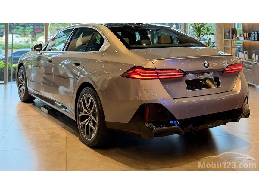 2025 BMW 520i M Sport Sedan