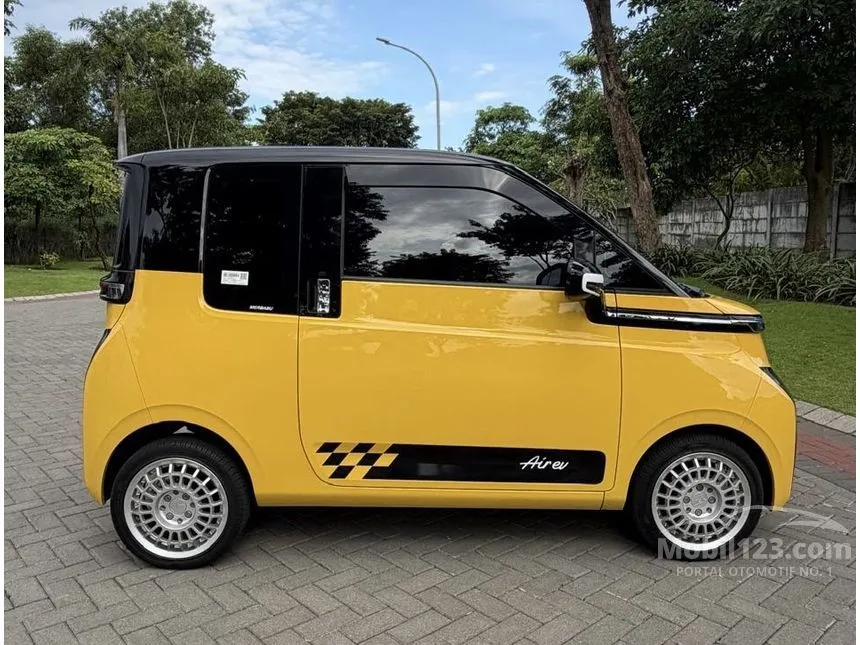 2022 Wuling Air EV Long Range + Charging Pile Hatchback