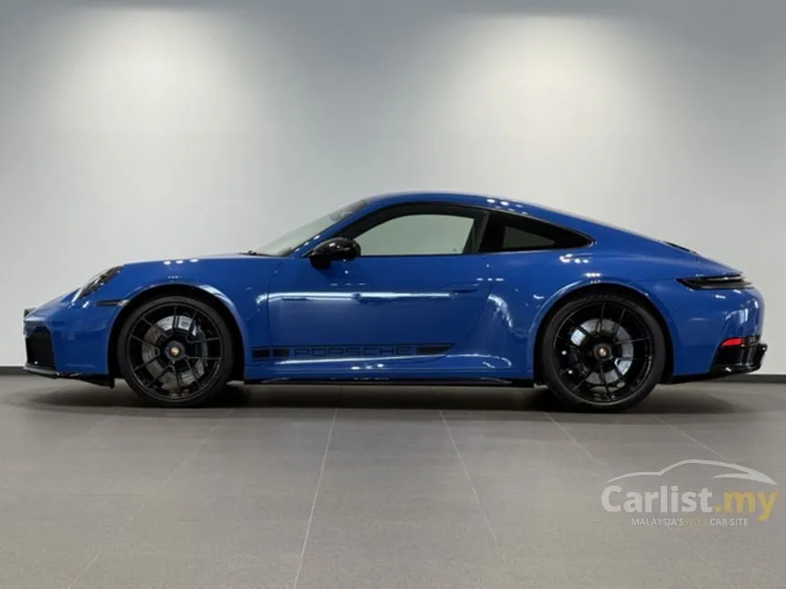2025 Porsche 911 Carrera 4 GTS Coupe