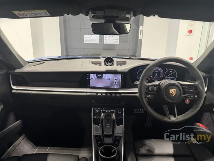 2025 Porsche 911 Carrera 4 GTS Coupe