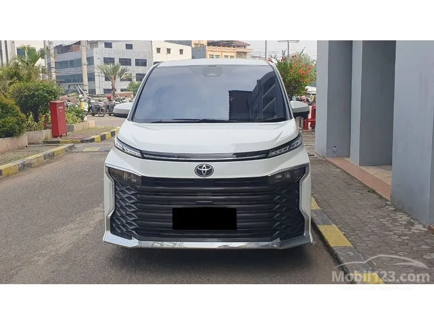 2024 Toyota Voxy (Premium Color) MPV