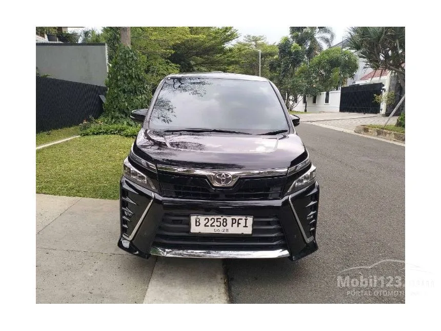 Jual Mobil Toyota Voxy 2018 2.0 di Banten Automatic Wagon Hitam Rp 320.000.000
