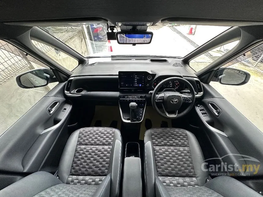 2022 Toyota Voxy S-Z MPV