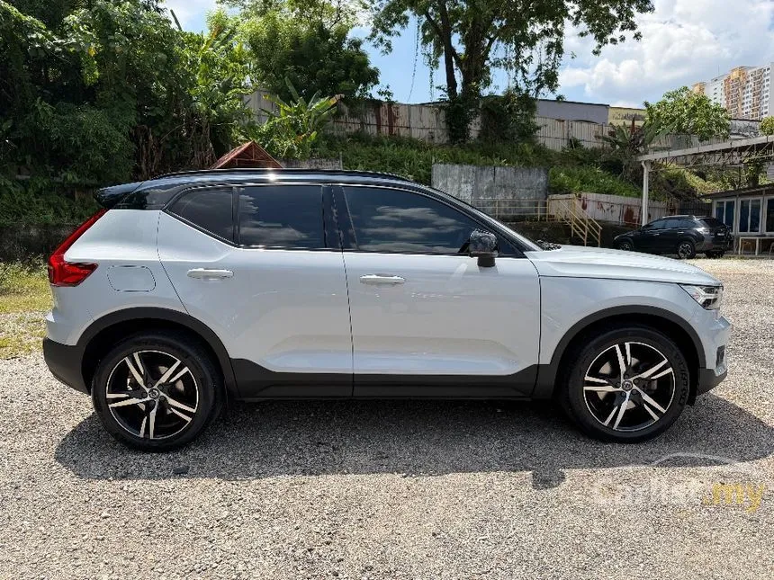 2022 Volvo XC40 T5 R-Design SUV