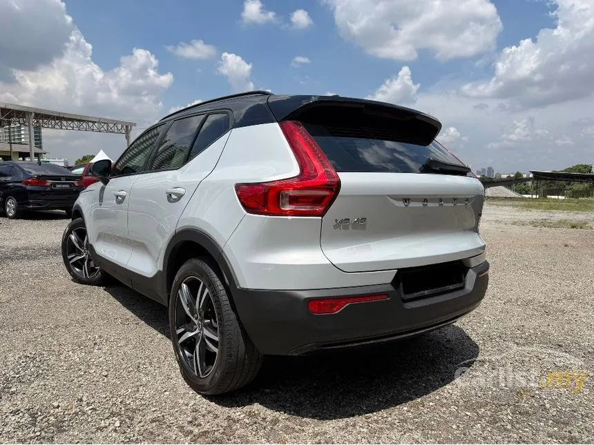 2022 Volvo XC40 T5 R-Design SUV