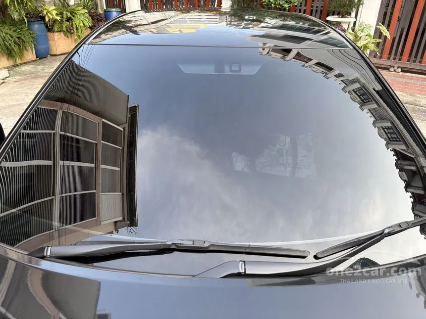 2012 Toyota CAMRY Hybrid Sedan