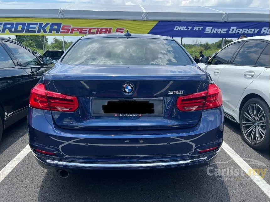 2018 BMW 318i Luxury Sedan