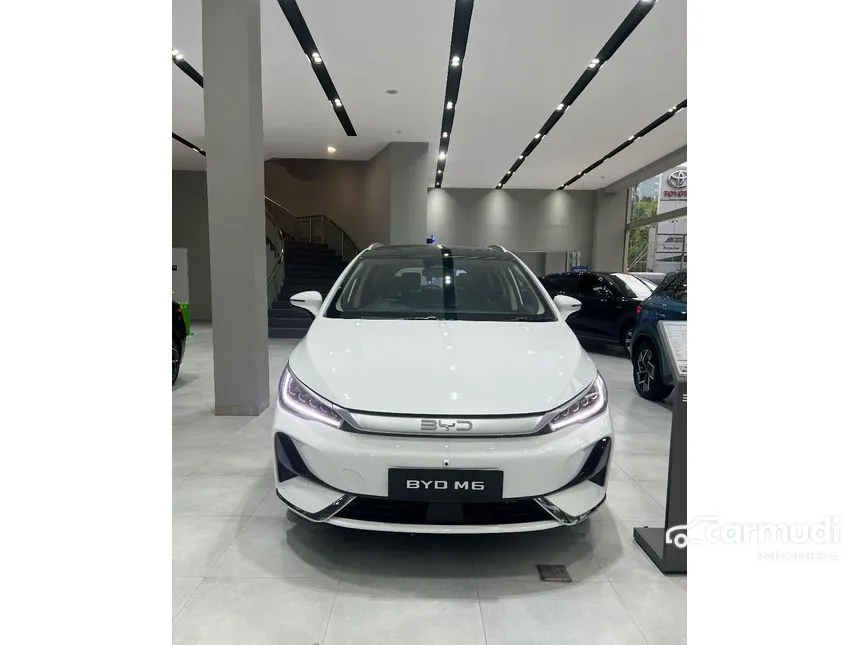 2025 BYD M6 Superior Captain 6-seater MPV